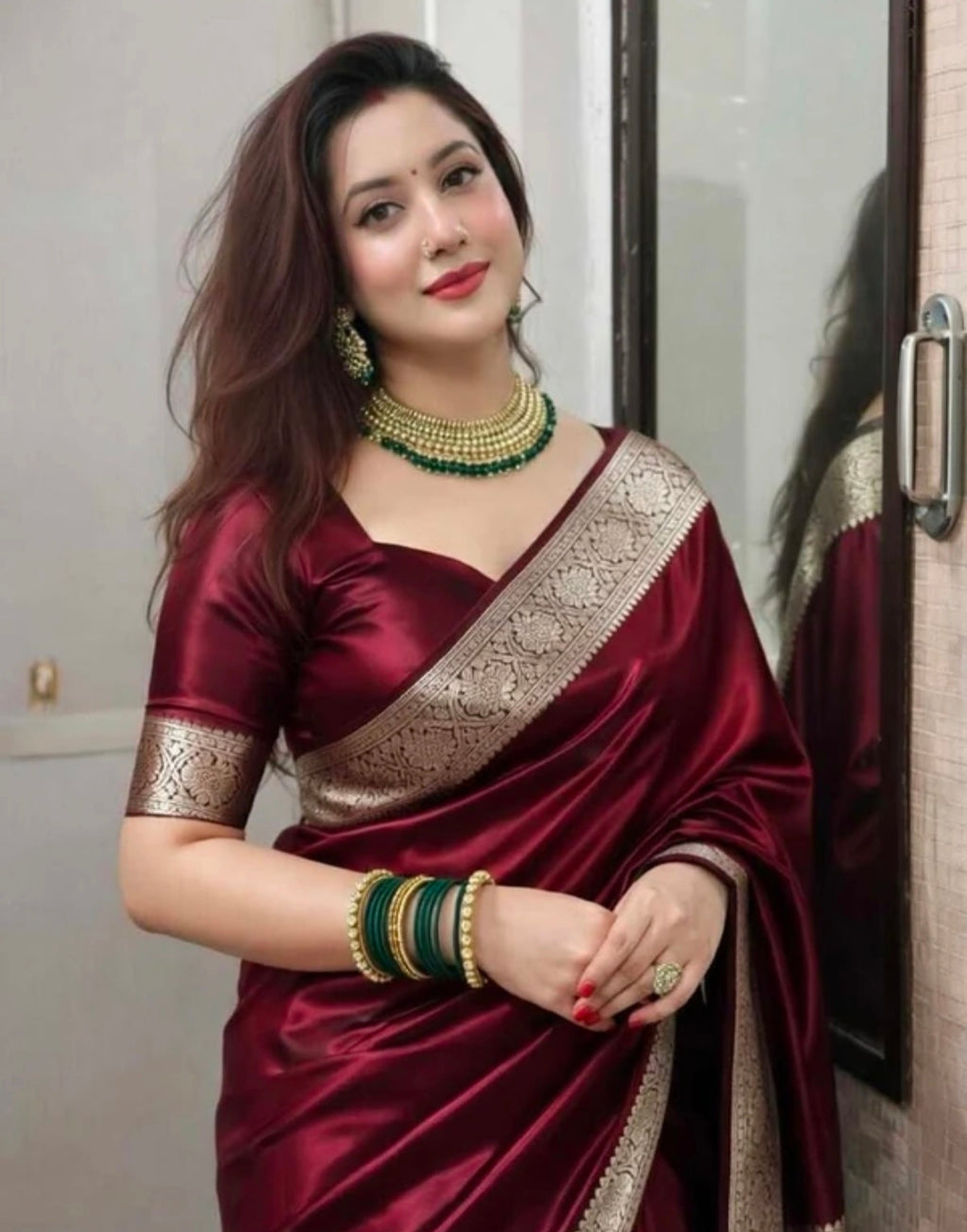 Sijileen 
Woven Banarasi Satin Saree (Maroon)