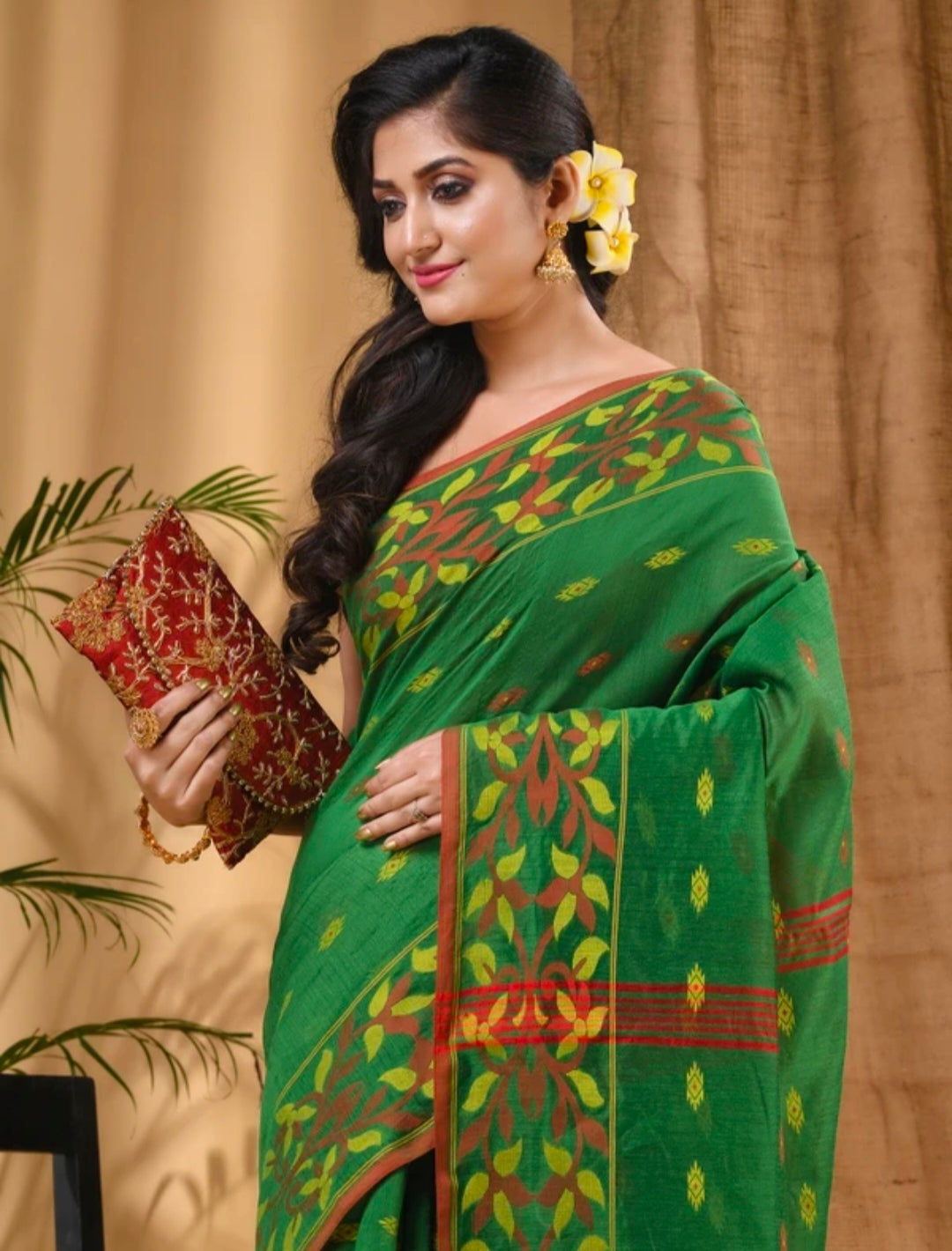 Desh Bidesh
Woven, Self Design, Striped Bollywood Pure Cotton, 
Cotton Silk Saree (Green)