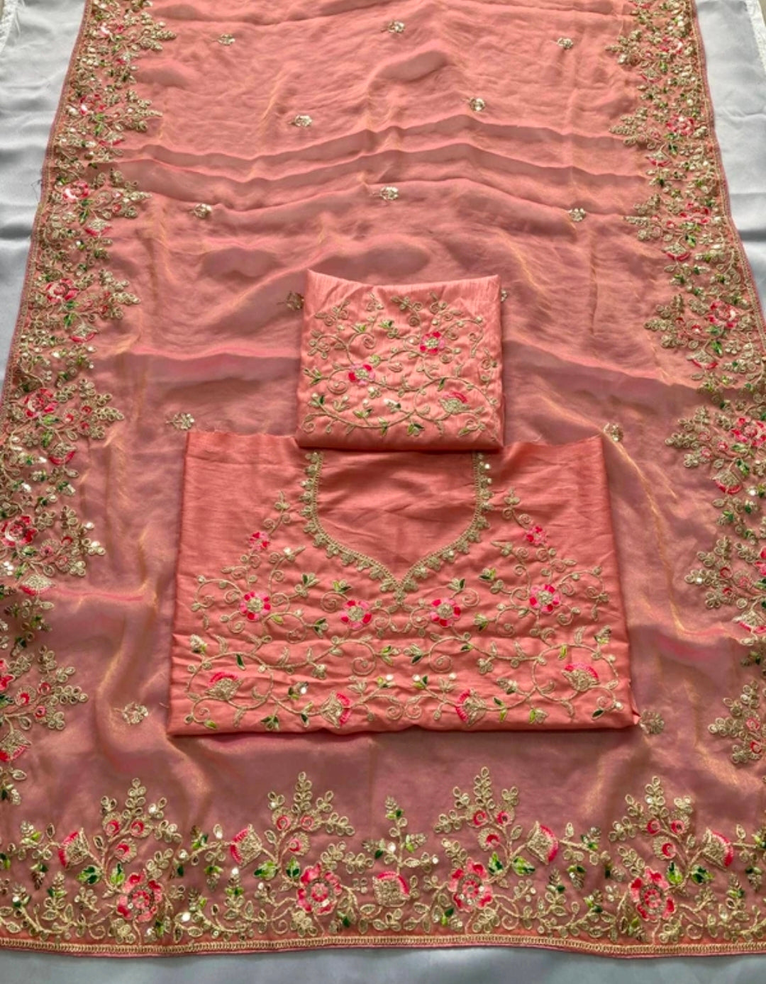 NAYRYN CREATION
Embroidered Bollywood Chiffon, Georgette Saree
(Pink)
