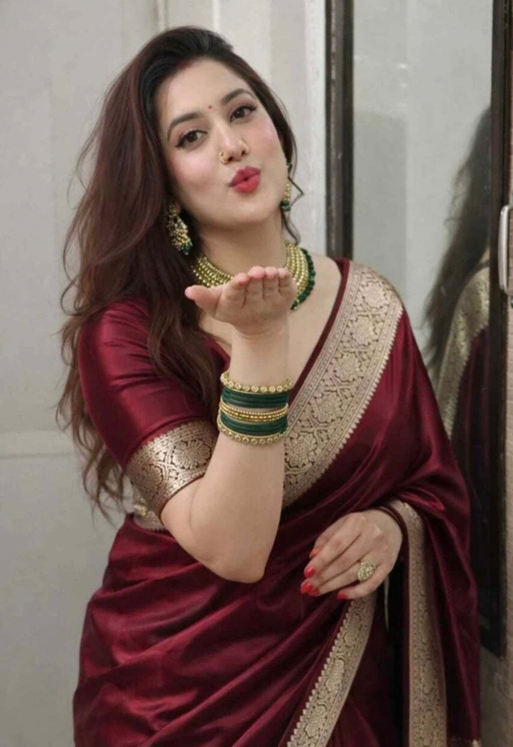 Sijileen 
Woven Banarasi Satin Saree (Maroon)